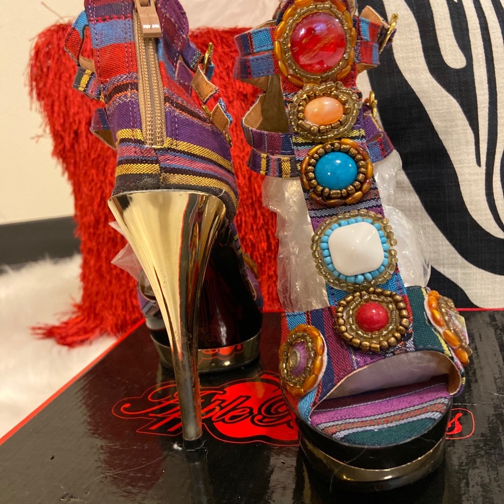 Shoes - Picture 2 of 4